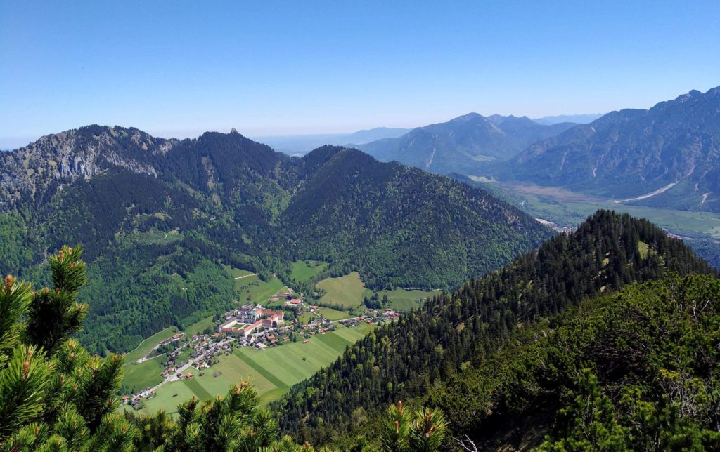 Blick auf Kloster Ettal Ziegelspitze2