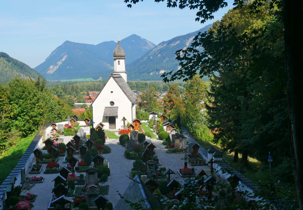 Kirchbichlrundweg Oberau Bergfriedhof