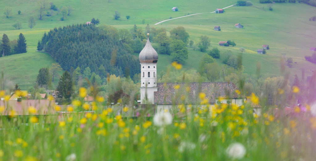 oberammergau kirche wiese