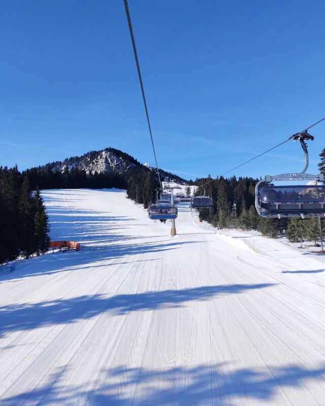 // Allerbeste Pisten! 💙💙💙

#garmischclassic #entdeckegapa #garmischpartenkirchen #kreuzwankl #hausberg #gap #oberbayern #visitbavaria #deinbayern #werdenfelserland #alps #skifahren